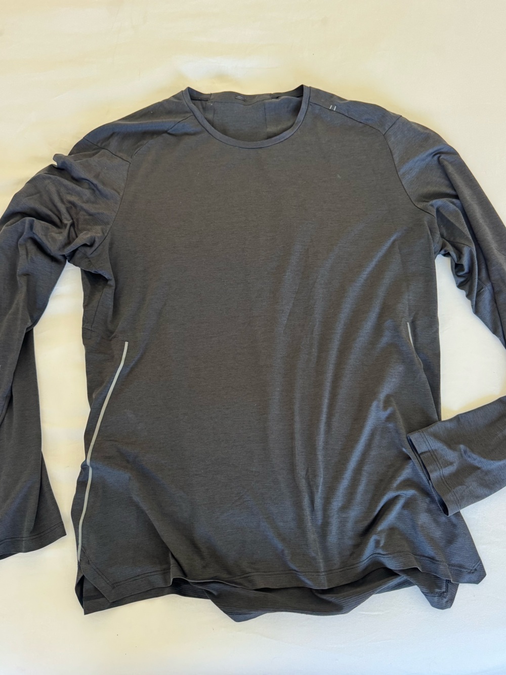 lululemon athletica Men's Long Sleeve Crew in Charcoal Black